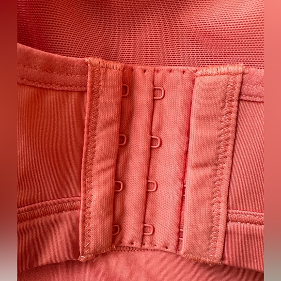 LANE BRYANT / LIVI ACTIVE - Coral Pink Mesh Racer Back Style Sports Bra - 18/20 - Picture 6 of 8